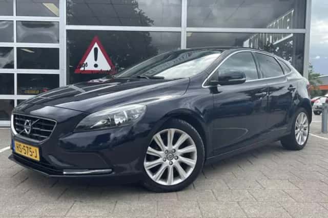 Volvo V40 (2015) thumbnail 2