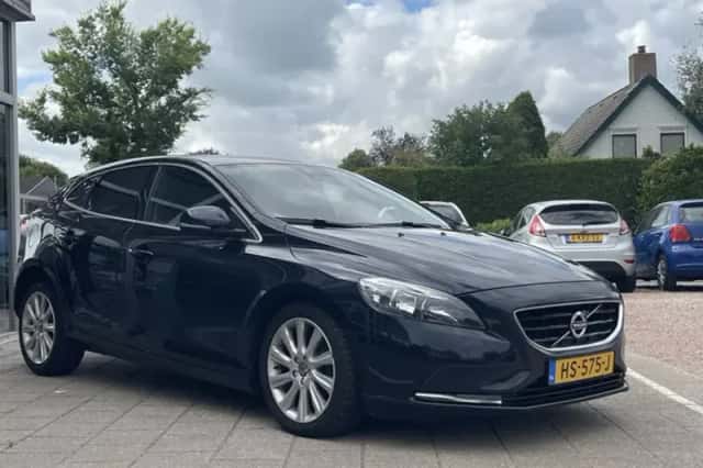 Volvo V40 (2015) thumbnail 3