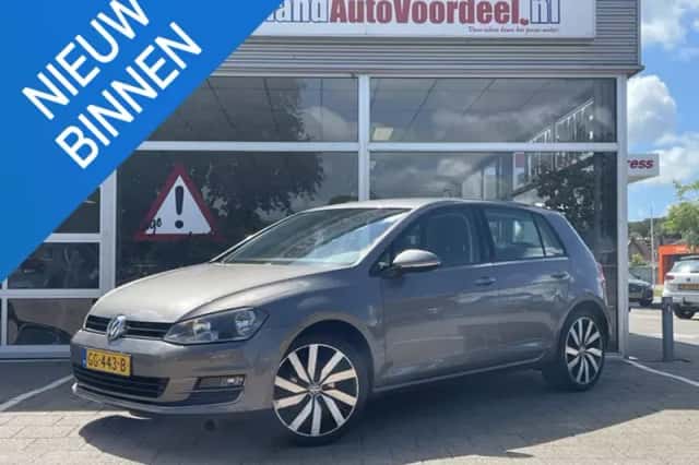 Volkswagen Golf (2015) thumbnail 1