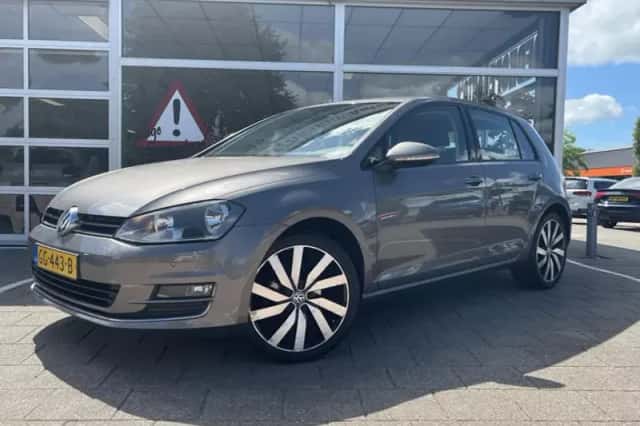 Volkswagen Golf (2015) thumbnail 2