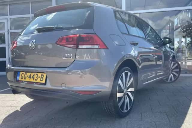 Volkswagen Golf (2015) thumbnail 3