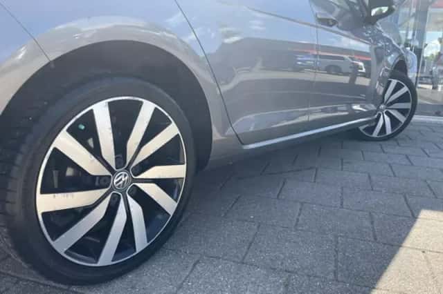 Volkswagen Golf (2015) thumbnail 4