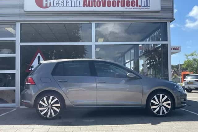 Volkswagen Golf (2015) thumbnail 6