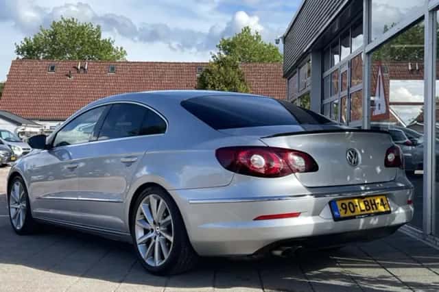 Volkswagen Passat (2010) thumbnail 3