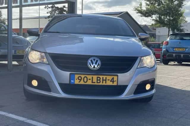 Volkswagen Passat (2010) thumbnail 5