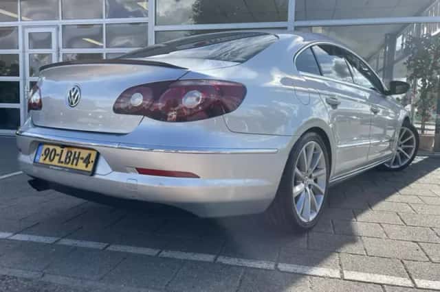 Volkswagen Passat (2010) thumbnail 6