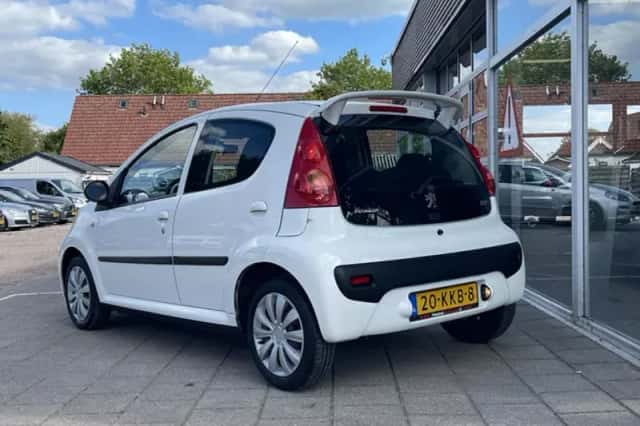 Peugeot 107 (2010) thumbnail 3