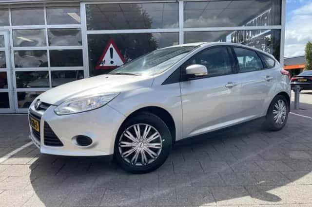 Ford Focus (2011) thumbnail 2