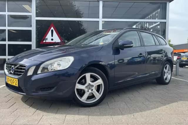 Volvo V60 (2011) thumbnail 2