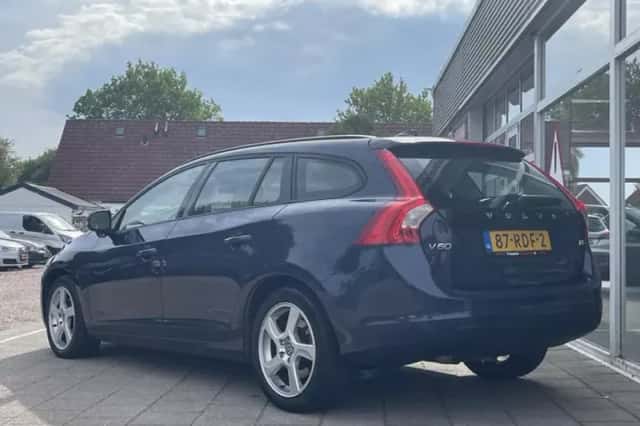 Volvo V60 (2011) thumbnail 3