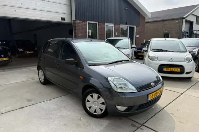 Ford Fiesta (2005) thumbnail 3