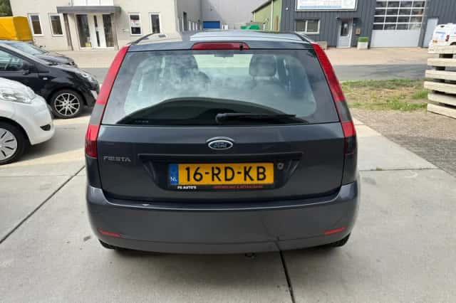 Ford Fiesta (2005) thumbnail 5