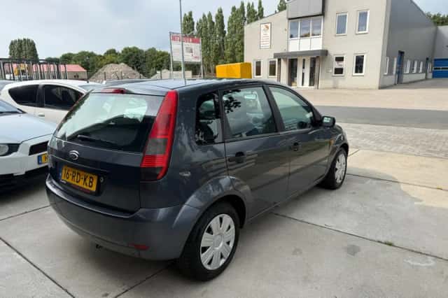 Ford Fiesta (2005) thumbnail 6