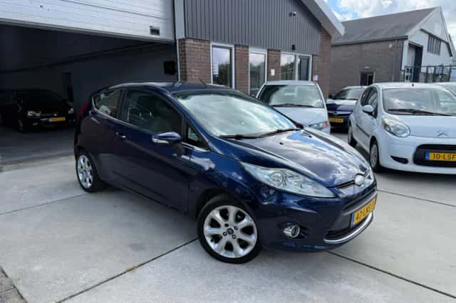 Ford Fiesta (2010) thumbnail 3