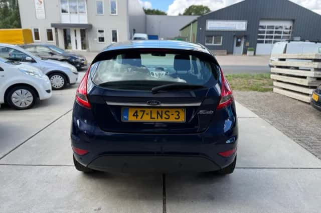 Ford Fiesta (2010) thumbnail 5