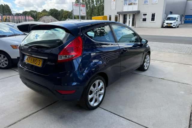 Ford Fiesta (2010) thumbnail 6