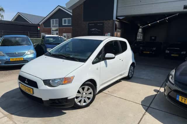 Mitsubishi Colt (2012) thumbnail 1