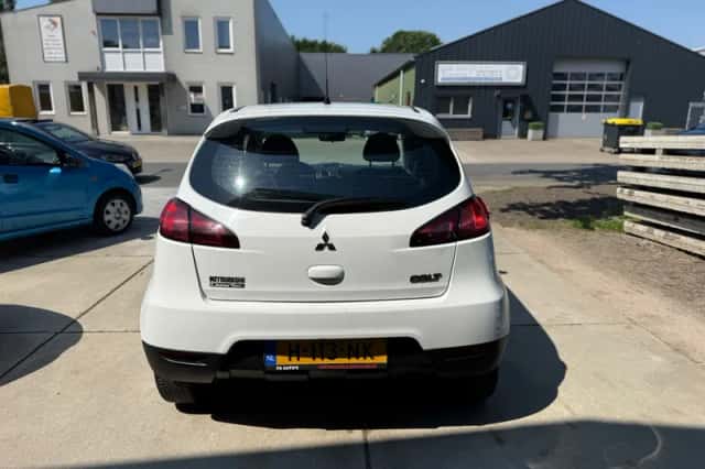 Mitsubishi Colt (2012) thumbnail 5