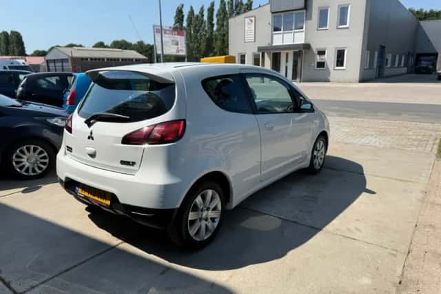 Mitsubishi Colt (2012) thumbnail 6