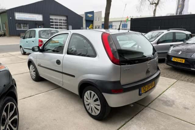 Opel Corsa (2002) thumbnail 4