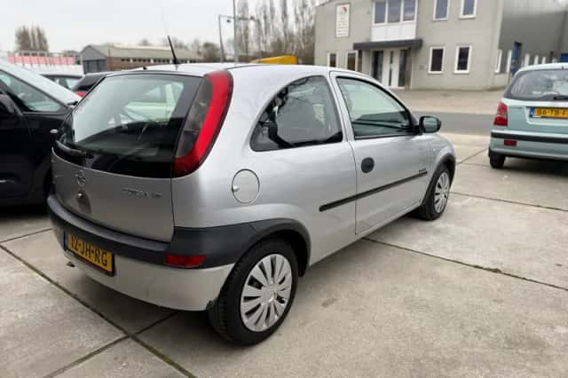 Opel Corsa (2002) thumbnail 6