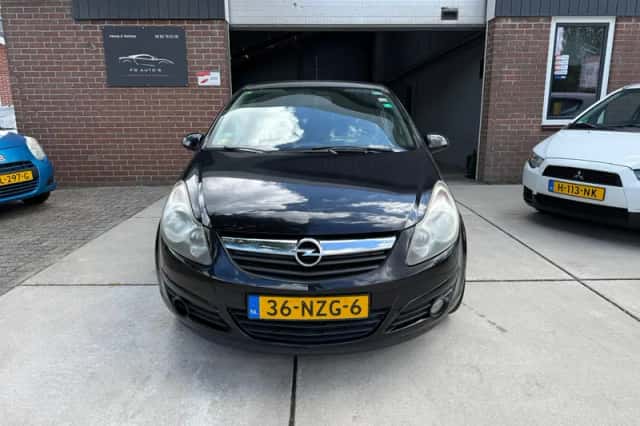 Opel Corsa (2010) thumbnail 2
