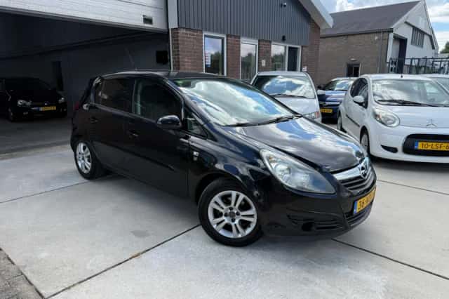 Opel Corsa (2010) thumbnail 3