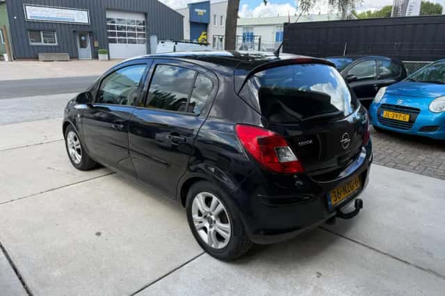 Opel Corsa (2010) thumbnail 4