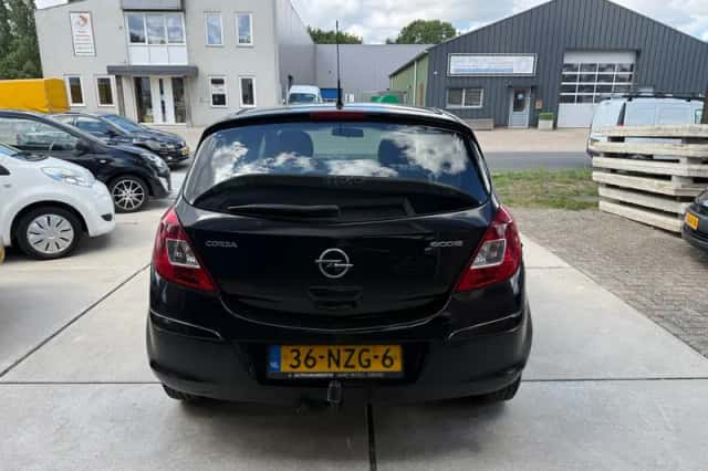 Opel Corsa (2010) thumbnail 5