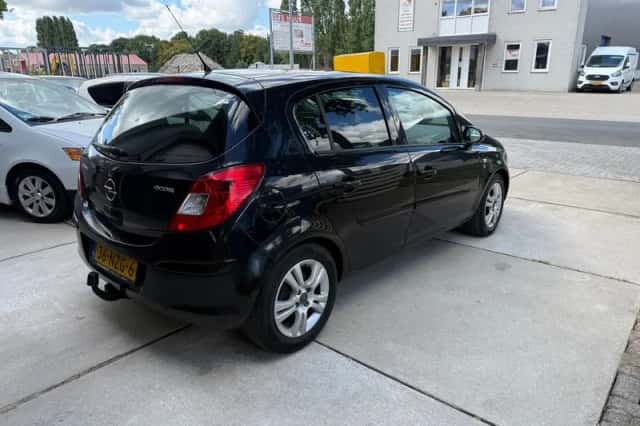 Opel Corsa (2010) thumbnail 6