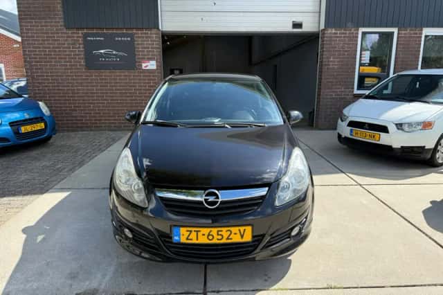 Opel Corsa (2008) thumbnail 2