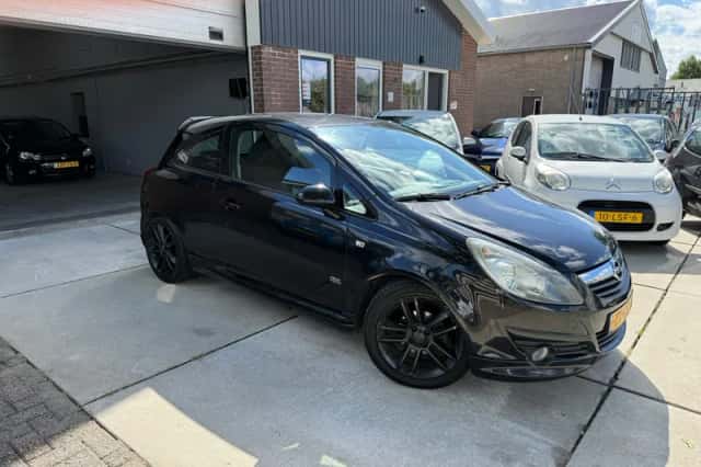 Opel Corsa (2008) thumbnail 3