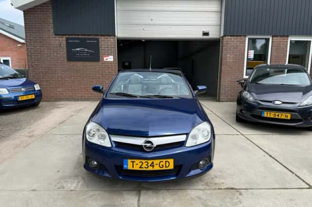 Opel Tigra TwinTop (2005) thumbnail 2