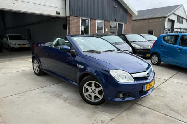 Opel Tigra TwinTop (2005) thumbnail 3