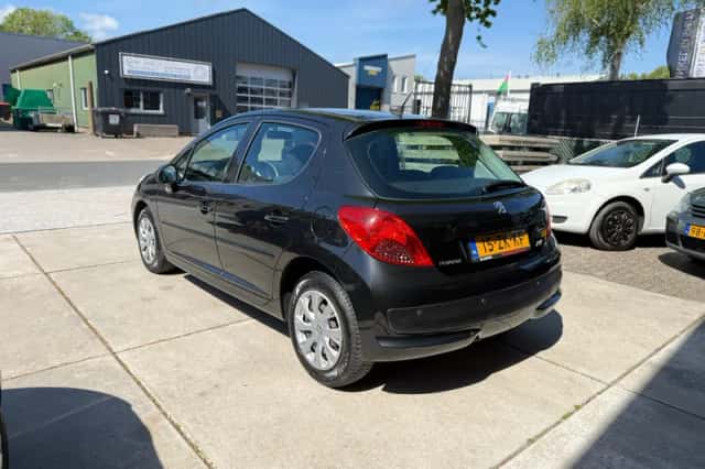 Peugeot 207 (2008) thumbnail 4