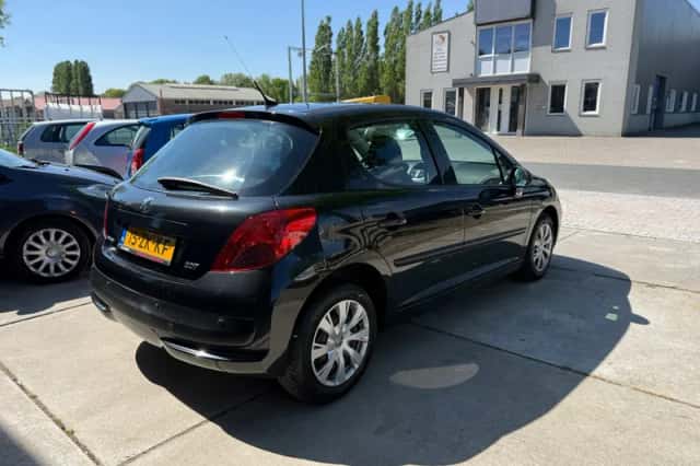 Peugeot 207 (2008) thumbnail 5