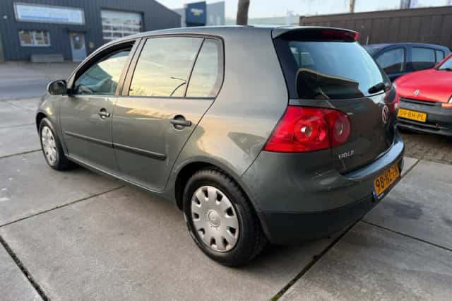 Volkswagen Golf (2004) thumbnail 4
