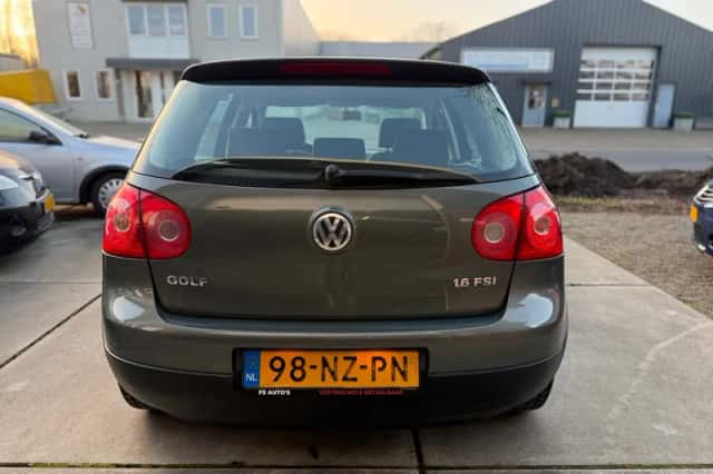 Volkswagen Golf (2004) thumbnail 5