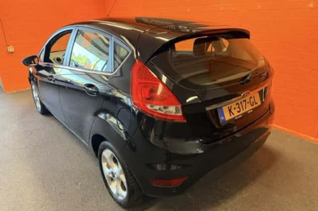 Ford Fiesta (2011) thumbnail 3