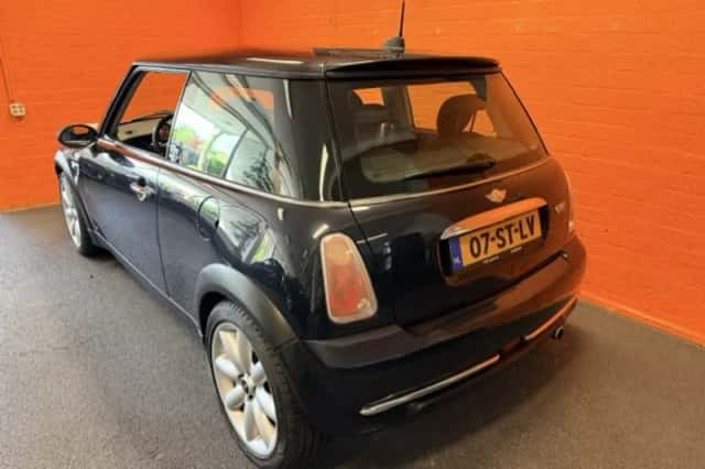 MINI Cooper (2006) thumbnail 3