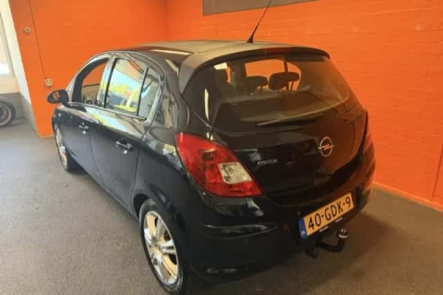Opel Corsa (2008) thumbnail 3