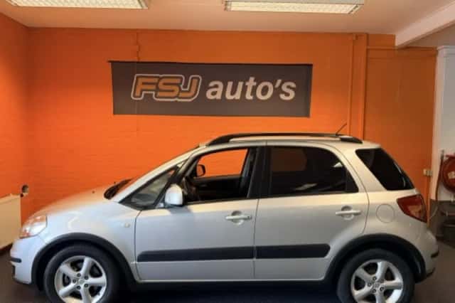 Suzuki SX4 (2008) thumbnail 2