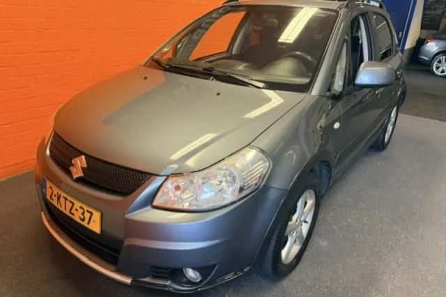 Suzuki SX4 (2007) thumbnail 4
