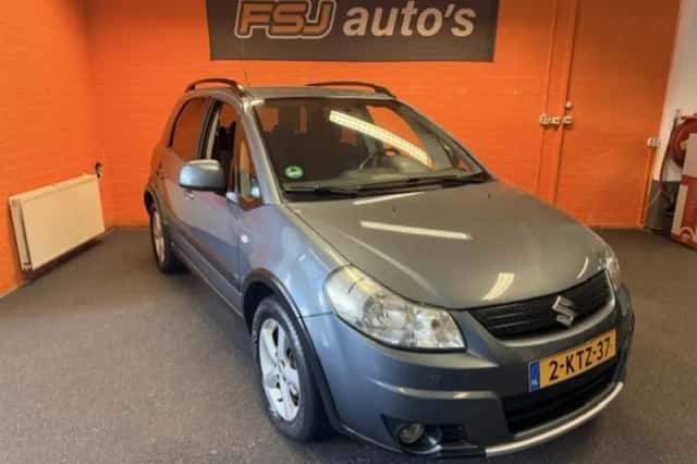 Suzuki SX4 (2007) thumbnail 5