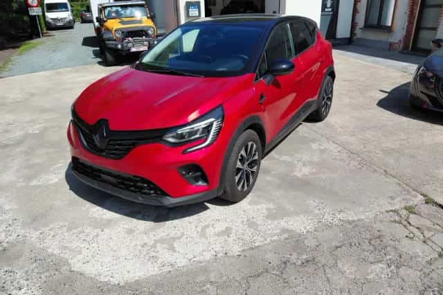 Renault Captur (2022) thumbnail 1
