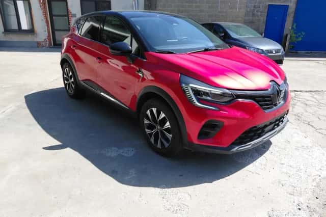 Renault Captur (2022) thumbnail 2