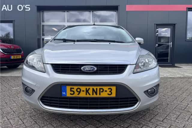 Ford Focus (2010) thumbnail 2