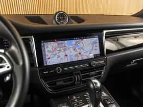Porsche Macan (2020) thumbnail 23