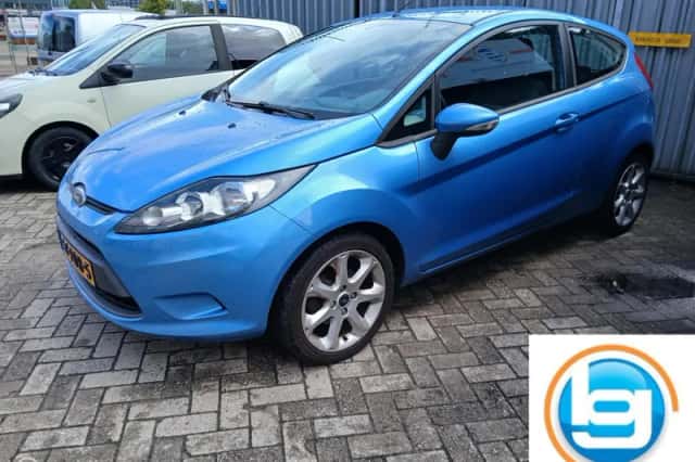 Ford Fiesta (2011) thumbnail 2