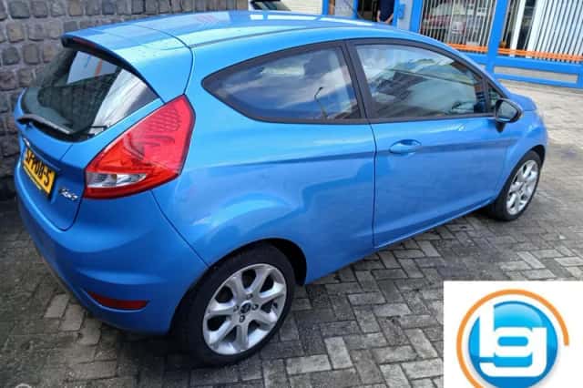 Ford Fiesta (2011) thumbnail 3